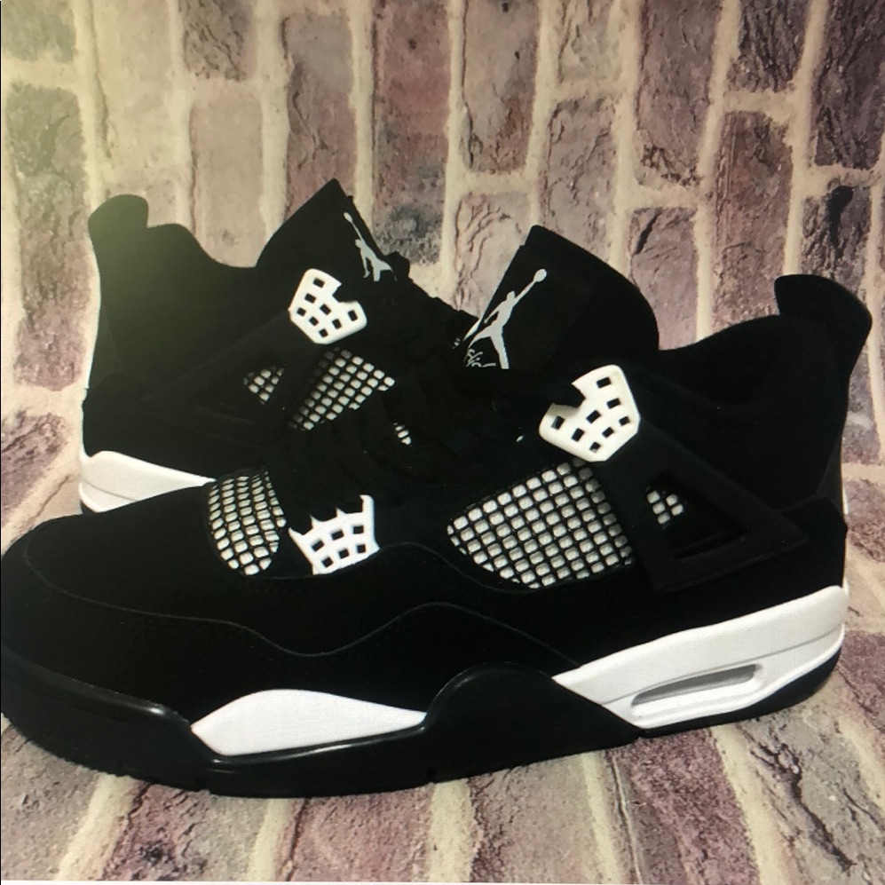 Air Jordan 4 Retro White Thunder